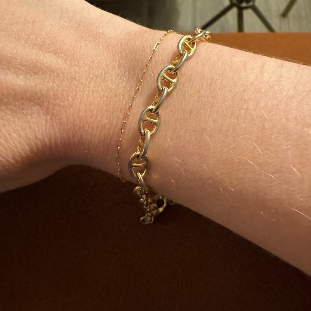 Elegant Gold Chain Bracelet - Picture 3 of 3